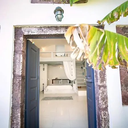 Wineryhouse Where Dreams Live * Oia (Santorini)